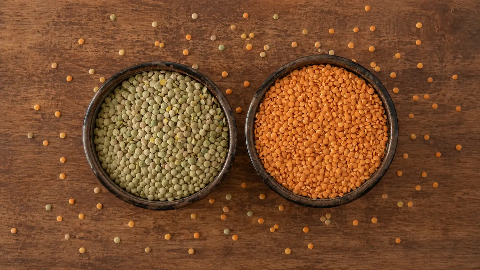 Green lentils and split red lentils side by side for B2B comparison.